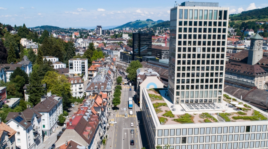 Ansicht Rosenbergstrasse mit Fachhochschul-Geb&auml;ude